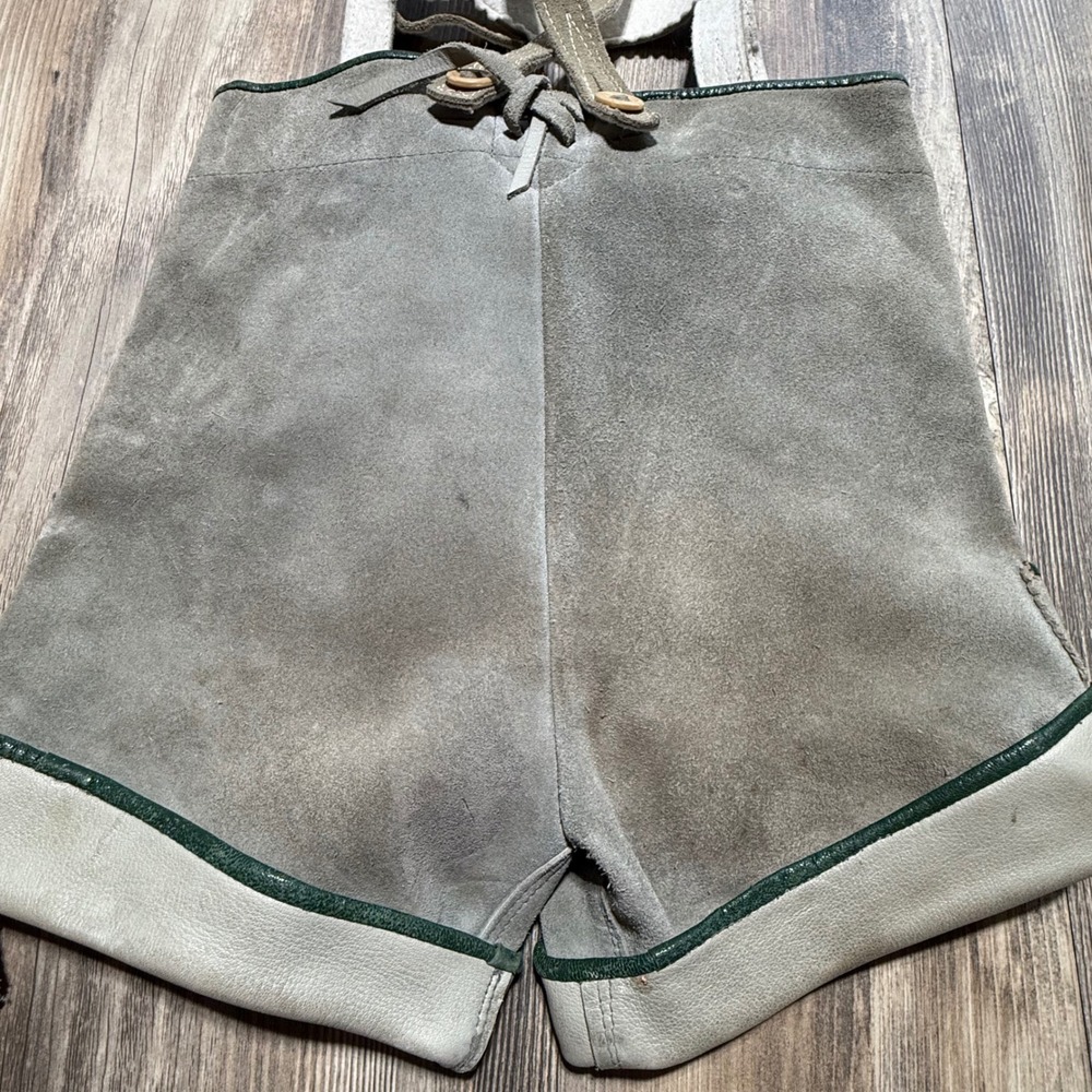 Vintage Made in Austria Lederhosen Kids Grey Suede Leather Trachten Shorts 3/4T - Picture 4 of 6